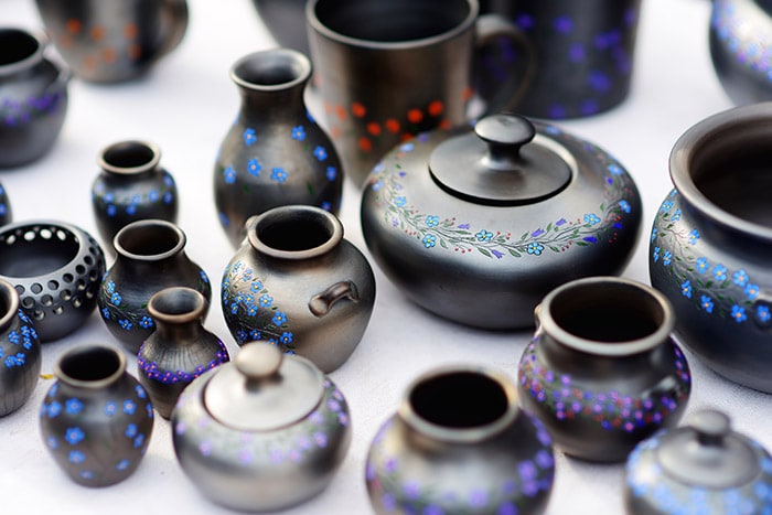 Black pottery and craft at fair in Embu das Artes, a São Paulo day trip