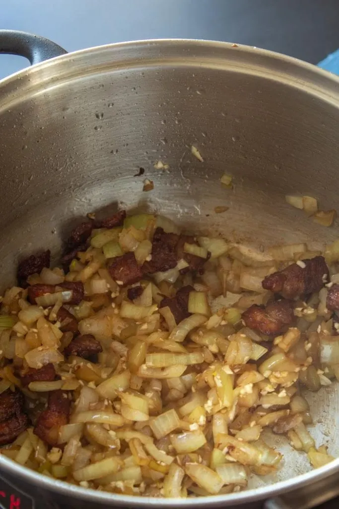 How to cook beans on a pressure cooker with bacon