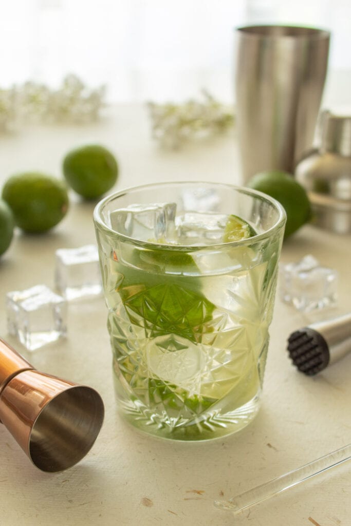 How to make caipirinha