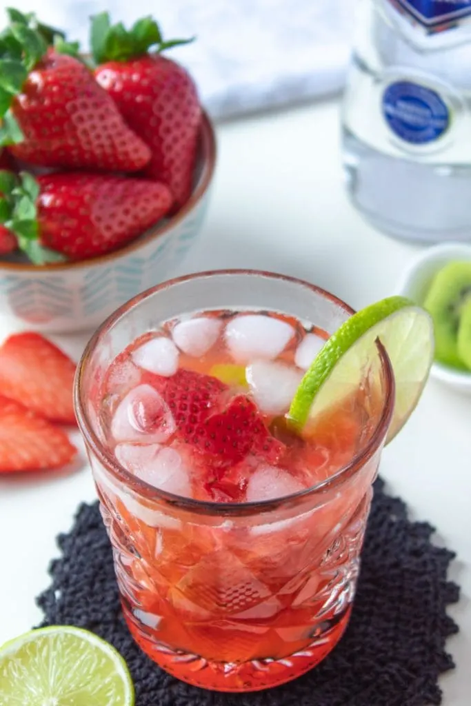 Strawberry caipiroska recipe, a vodka cocktail
