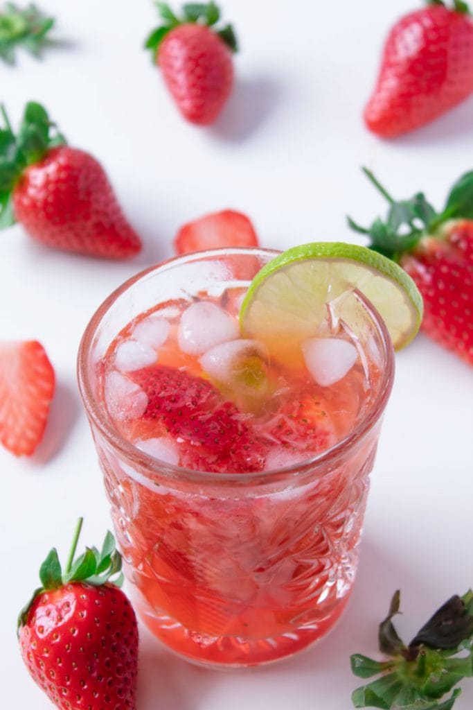 Strawberries and caipiroska cocktail