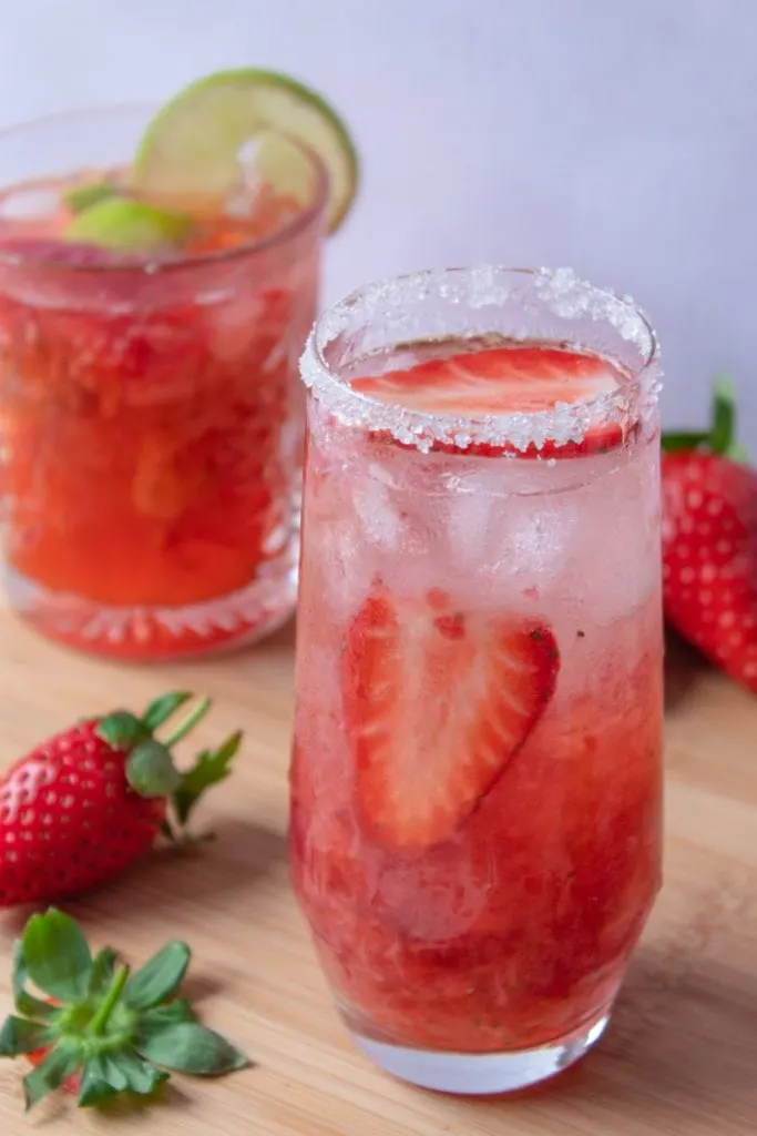 Strawberry caipirinha is a caipifruta