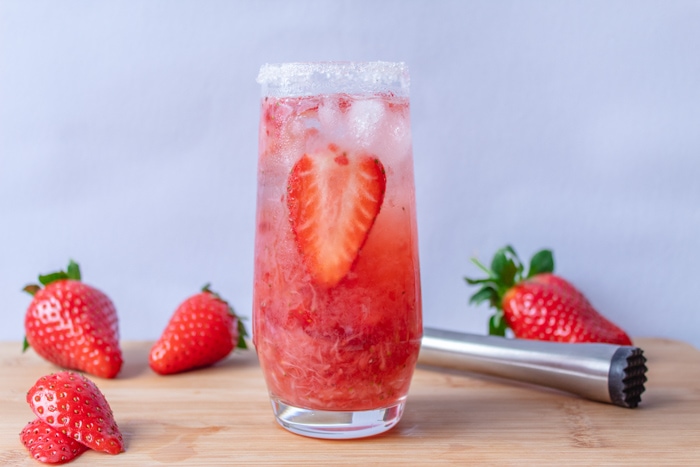 Strawberry caipirinha is a caipifruta