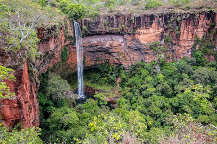 Cachoeira do Véu da Noiva na Chapada dos Guimarães, Mato Grosso