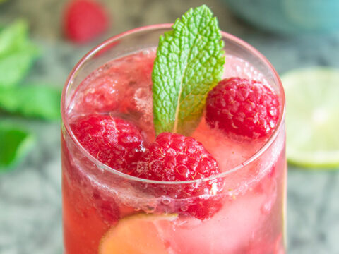 raspberry-caipiroska-cocktail-