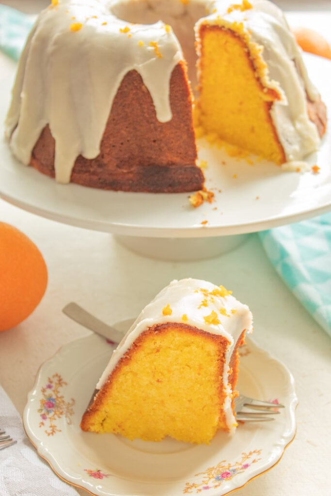 Brazilian orange cake on a cake stand