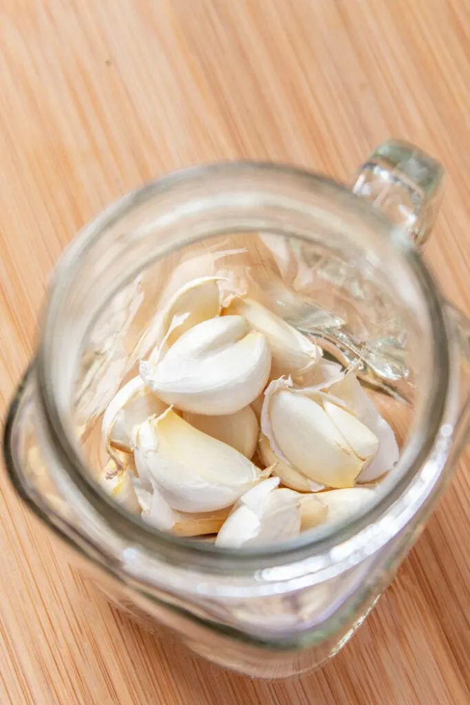 Garlic for sofrito recipe