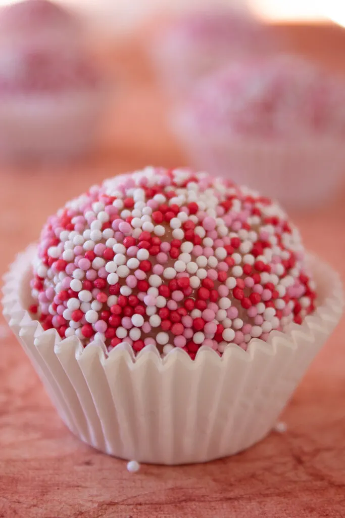 Completed strawberry brigadeiro