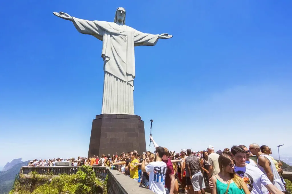 Tourist crowds at the Christ the Redeemer statue