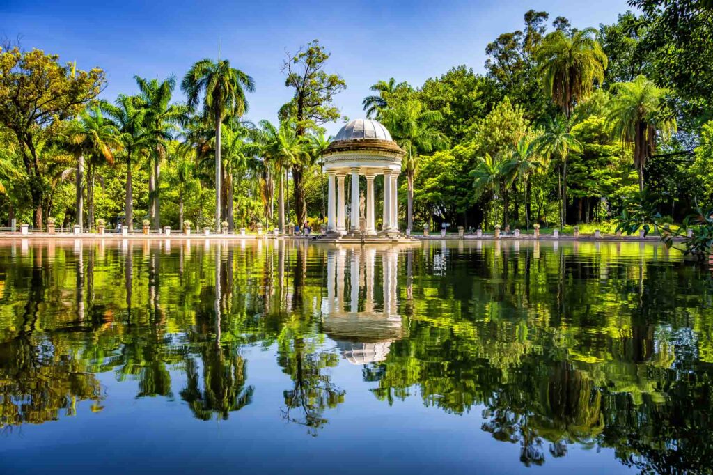 Taking a walk in the Municipal Park is one of the fun things to do in Belo Horizonte, Brazil