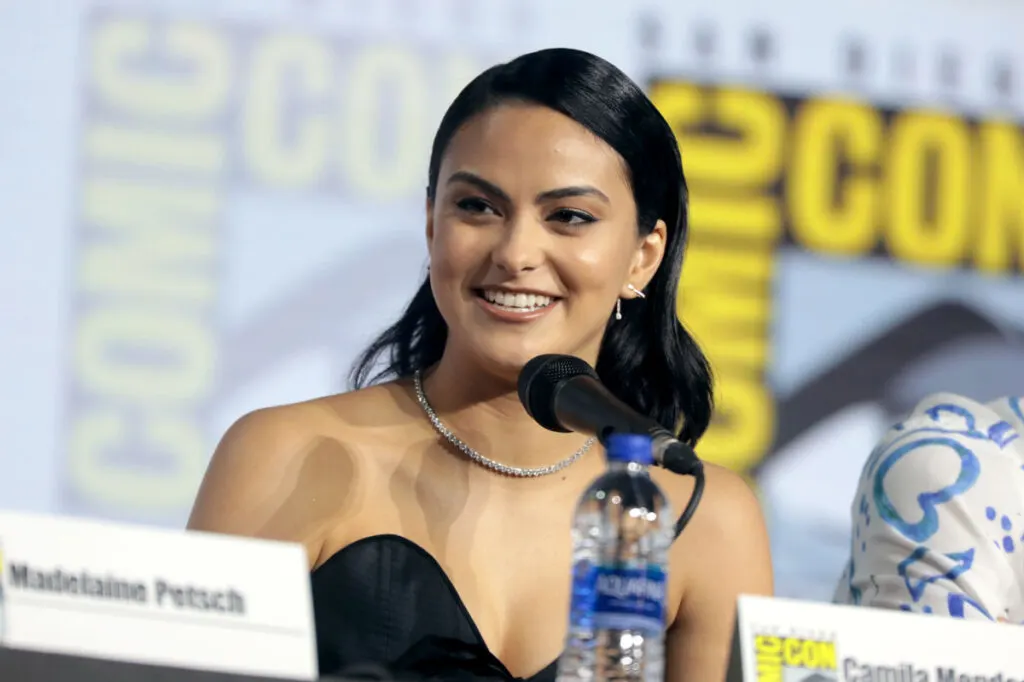 Camila Mendes